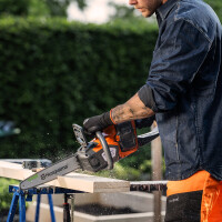 Husqvarna 215i Akku Kettensäge 12 Zoll / 30 cm Set inkl. Akku und Ladegerät